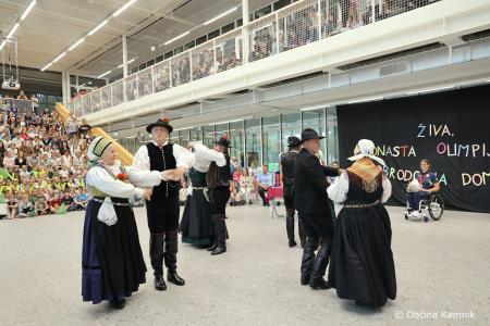 Nepozaben sprejem za bronasto Živo Lavrinc v rodnem Kamniku  (11)